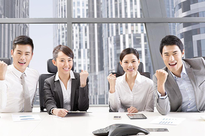 逾期未还欠款，被告缺席庭审将面临何种后果？